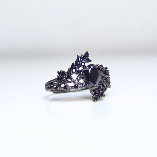 Noir Thornveil | Black Spinel Ring