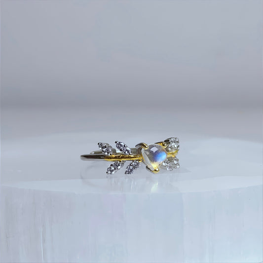 Lunaria Crest | Moonstone Leaf Ring