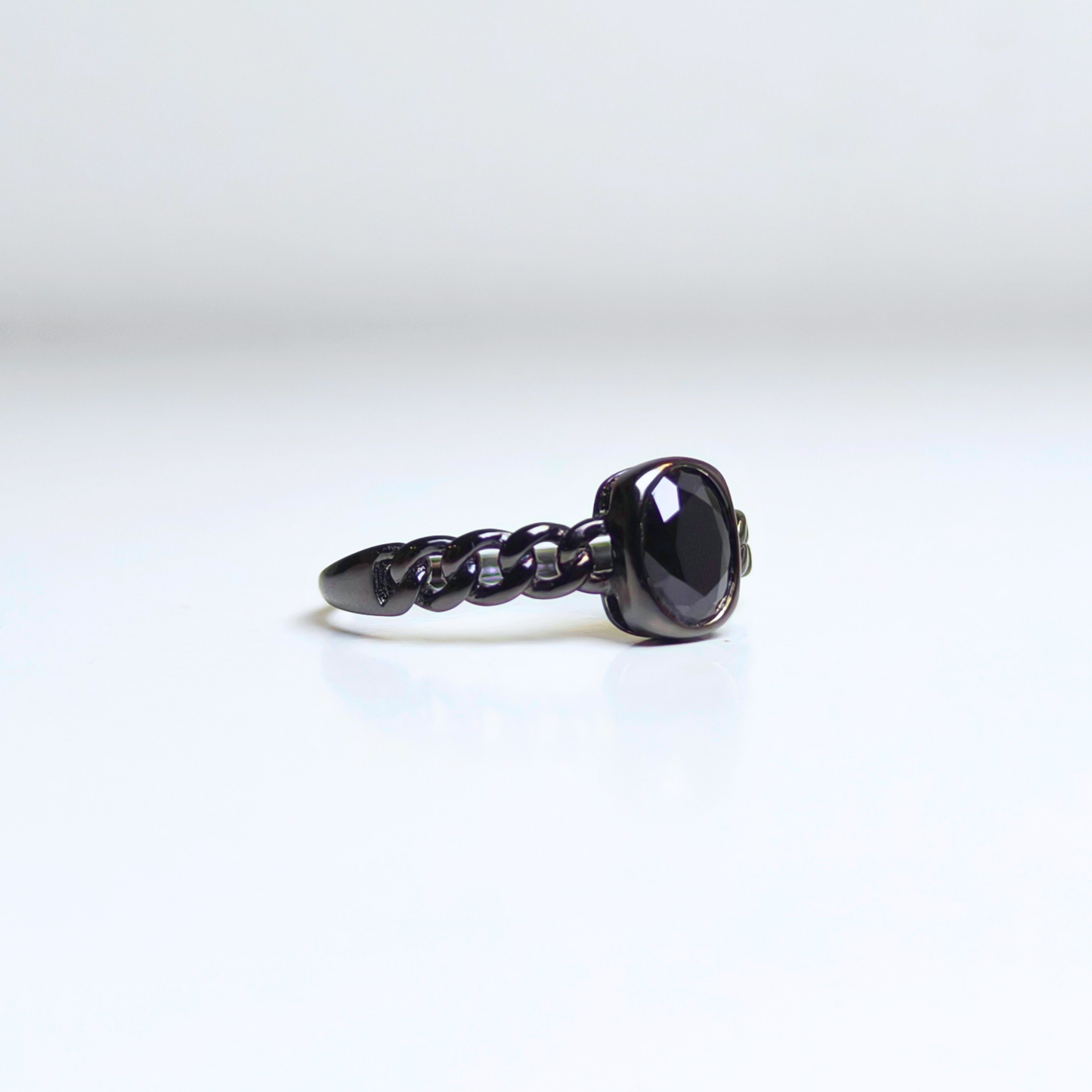 Noir Link | Black Spinel Ring
