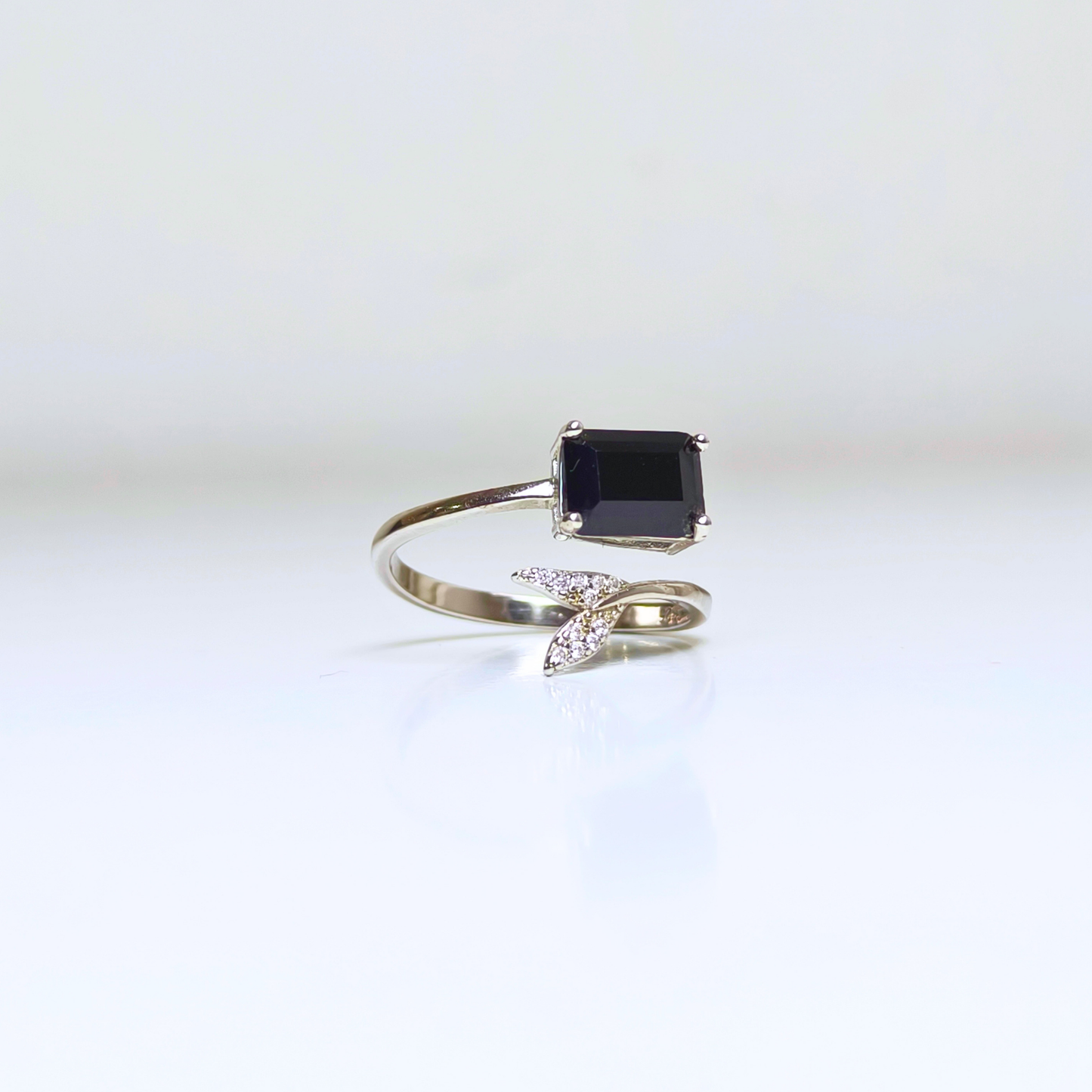 Lunaria | Black Spinel Ring