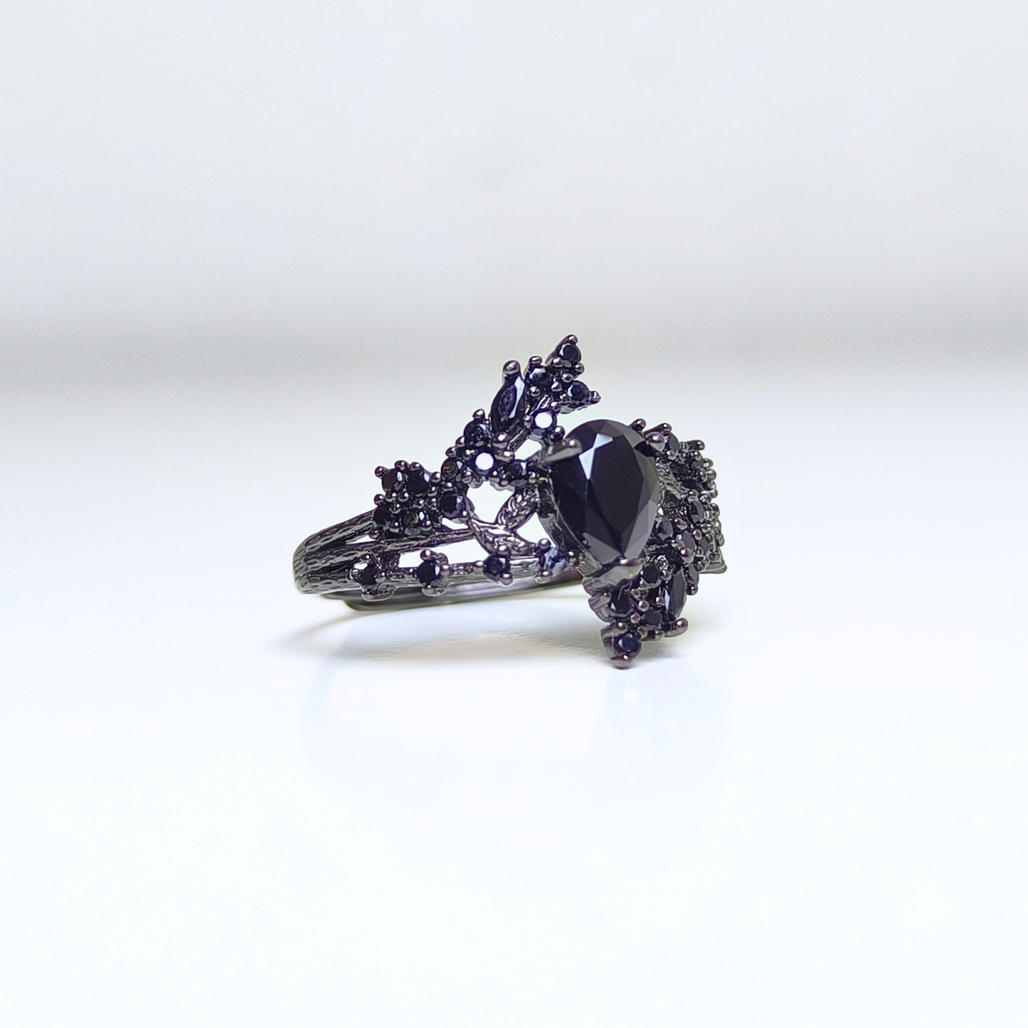Noir Thornveil | Black Spinel Ring