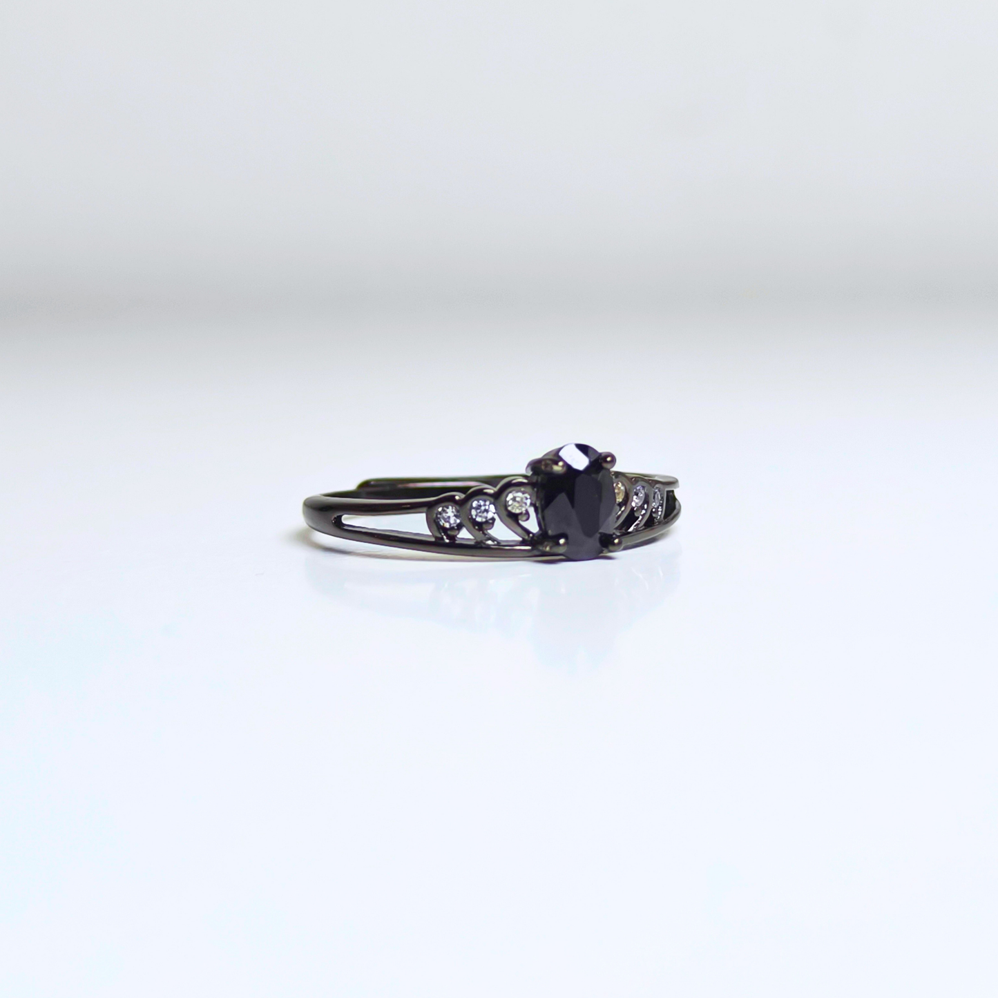 Noir Grace | Black Spinel Ring