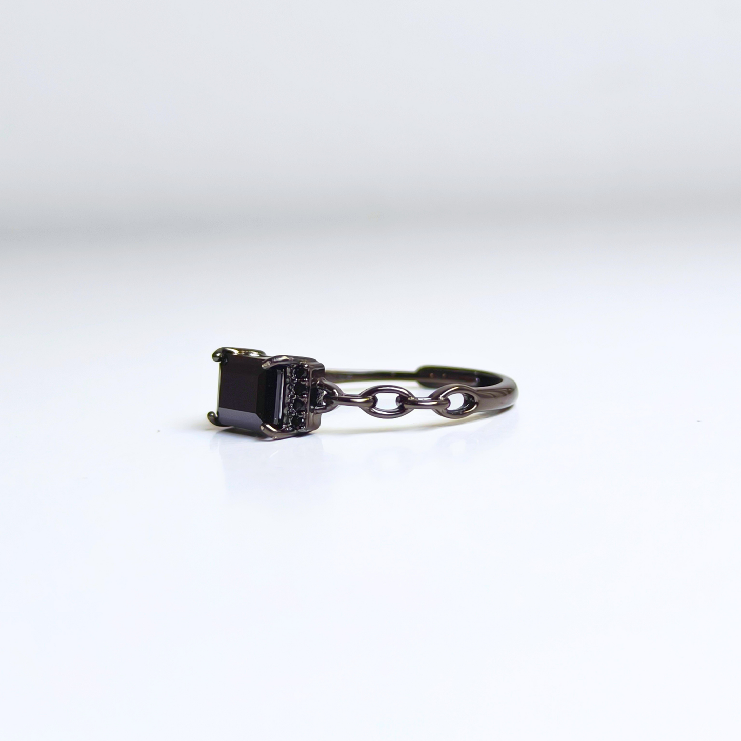 Onyx Link | Black Spinel Ring