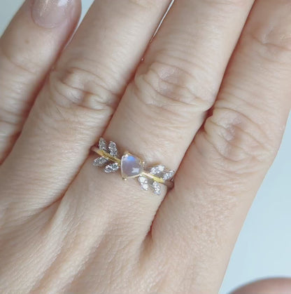 Lunaria Crest | Moonstone Leaf Ring
